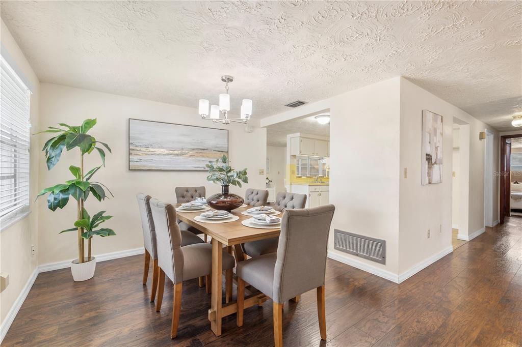 For Sale: $223,800 (2 beds, 2 baths, 1368 Square Feet)