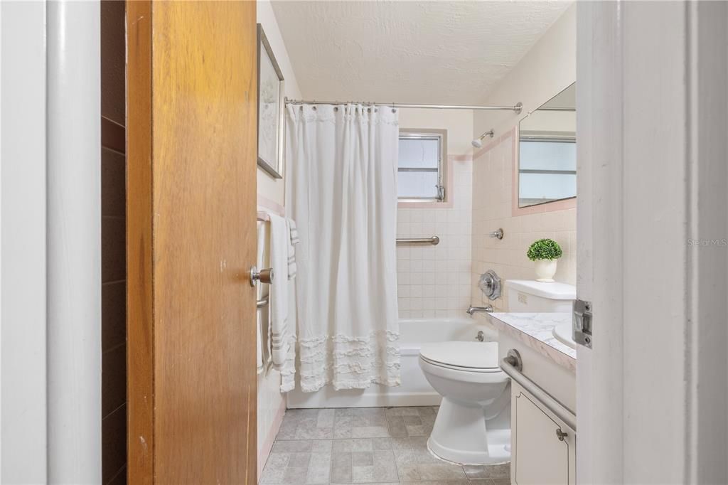 For Sale: $223,800 (2 beds, 2 baths, 1368 Square Feet)