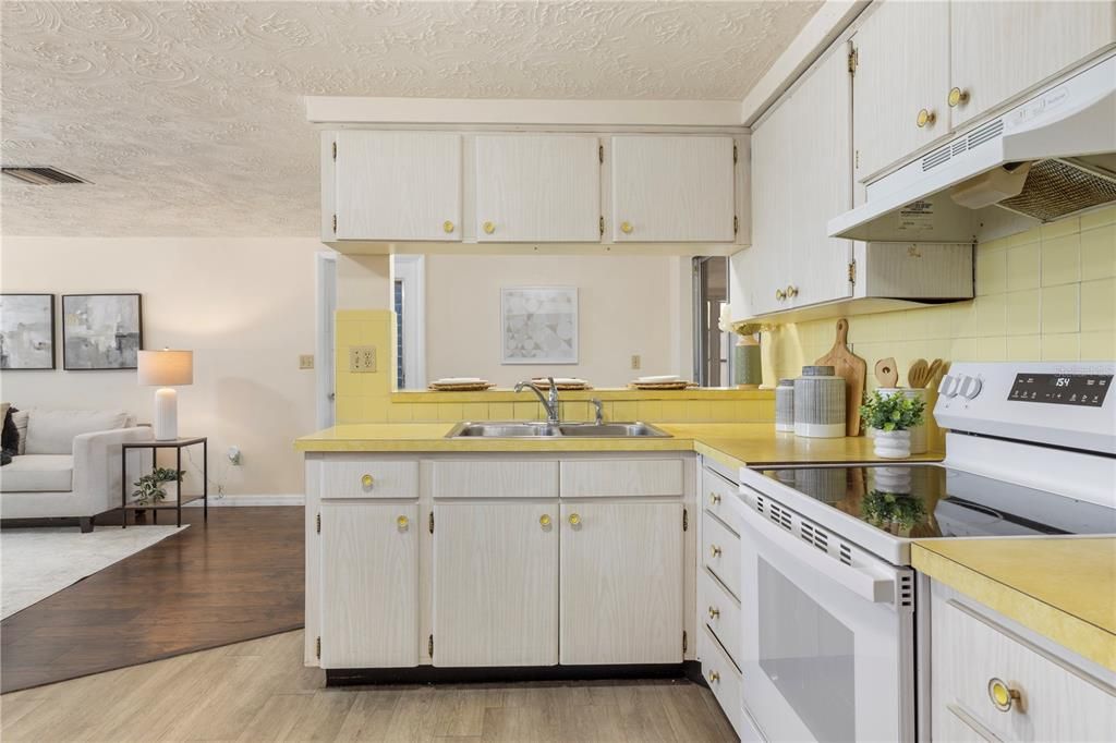 For Sale: $223,800 (2 beds, 2 baths, 1368 Square Feet)