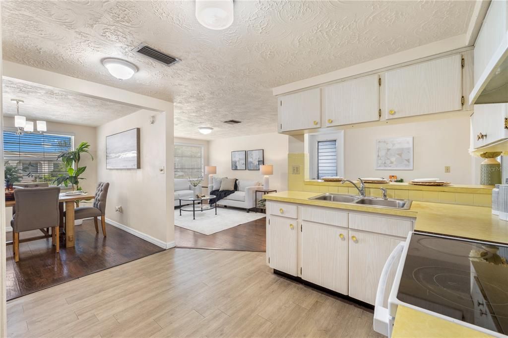 For Sale: $223,800 (2 beds, 2 baths, 1368 Square Feet)