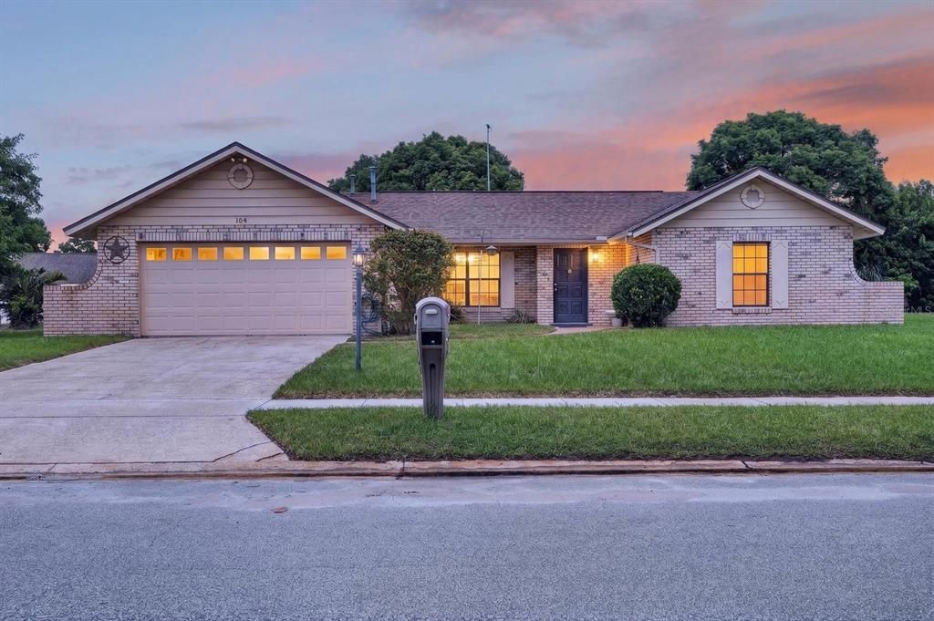 For Sale: $259,900 (2 beds, 2 baths, 1040 Square Feet)