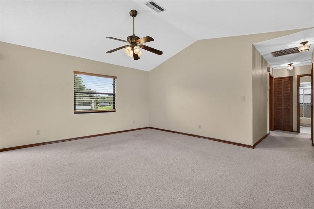 For Sale: $259,900 (2 beds, 2 baths, 1040 Square Feet)