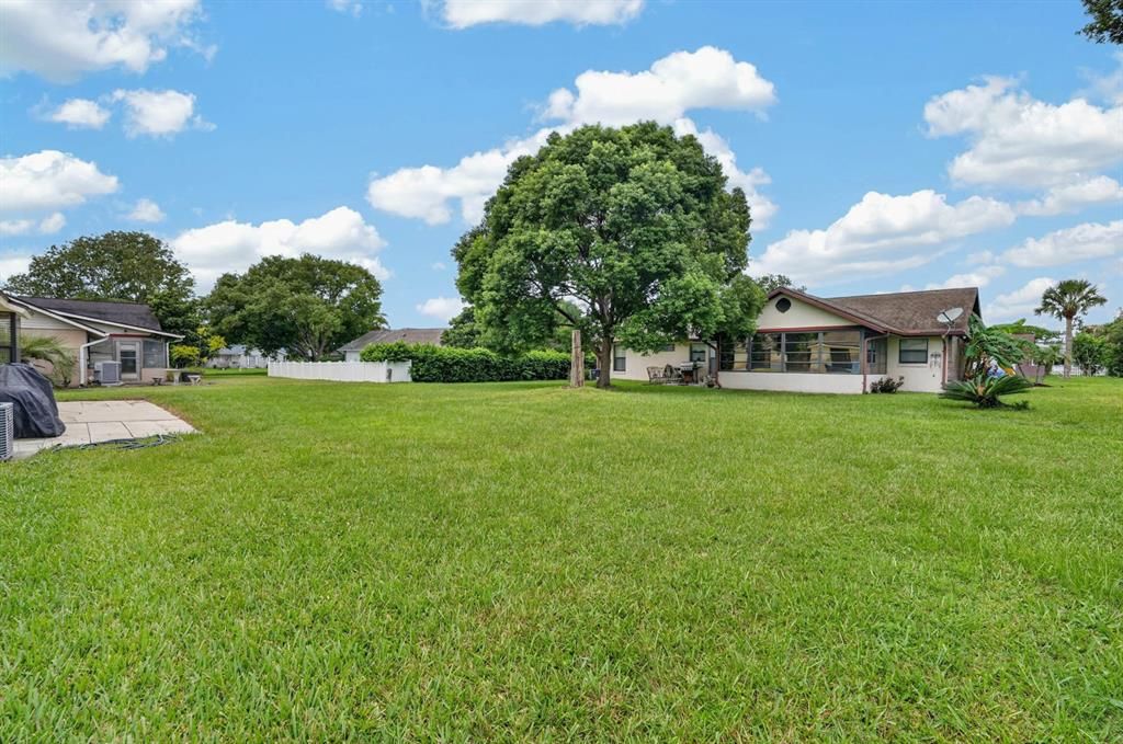 For Sale: $259,900 (2 beds, 2 baths, 1040 Square Feet)