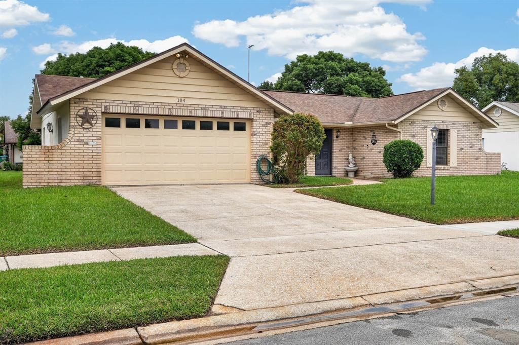 For Sale: $259,900 (2 beds, 2 baths, 1040 Square Feet)