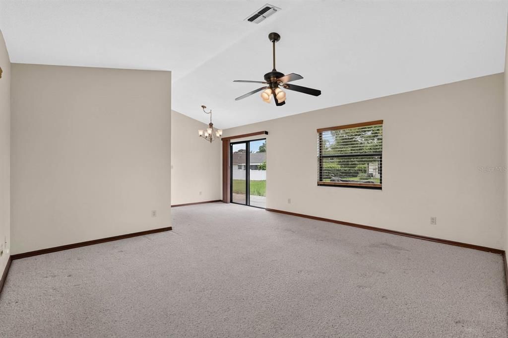 For Sale: $259,900 (2 beds, 2 baths, 1040 Square Feet)
