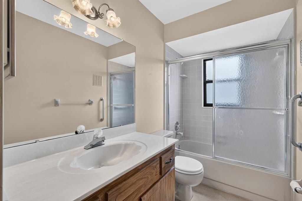 For Sale: $259,900 (2 beds, 2 baths, 1040 Square Feet)