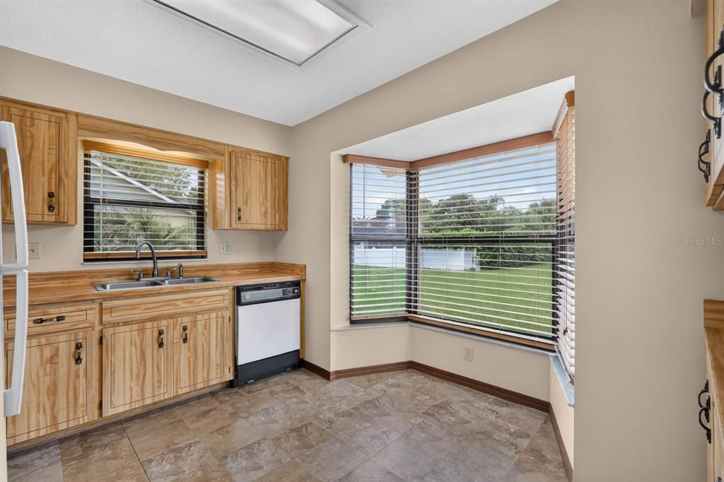 For Sale: $259,900 (2 beds, 2 baths, 1040 Square Feet)