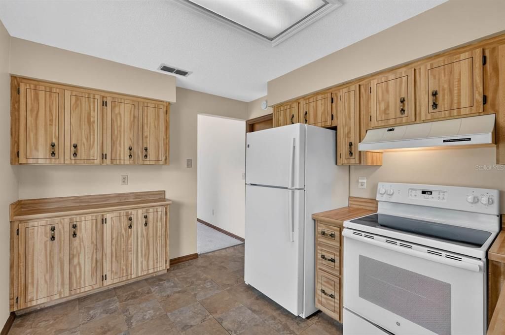 For Sale: $259,900 (2 beds, 2 baths, 1040 Square Feet)