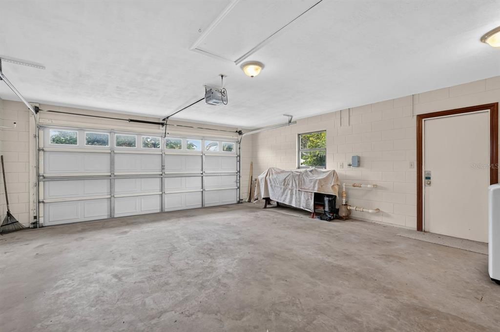 For Sale: $259,900 (2 beds, 2 baths, 1040 Square Feet)