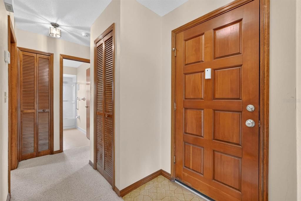 For Sale: $259,900 (2 beds, 2 baths, 1040 Square Feet)