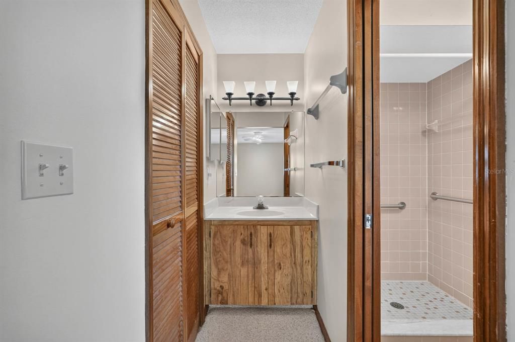 For Sale: $259,900 (2 beds, 2 baths, 1040 Square Feet)
