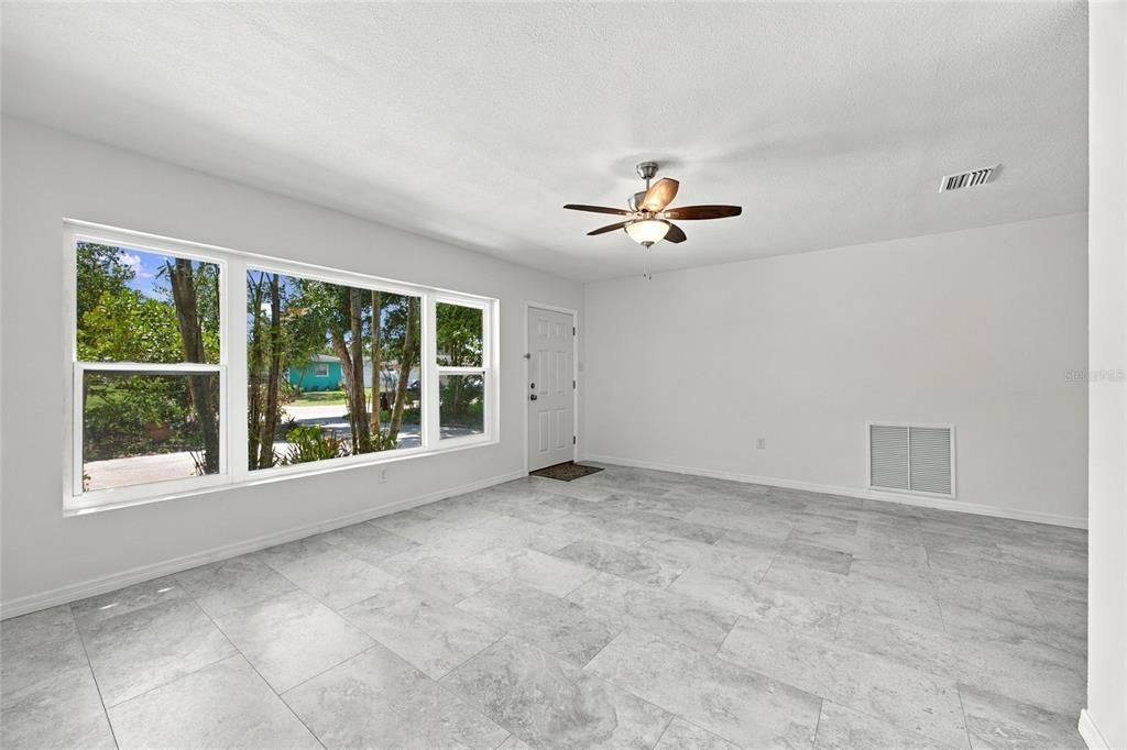 For Sale: $455,000 (3 beds, 1 baths, 1339 Square Feet)