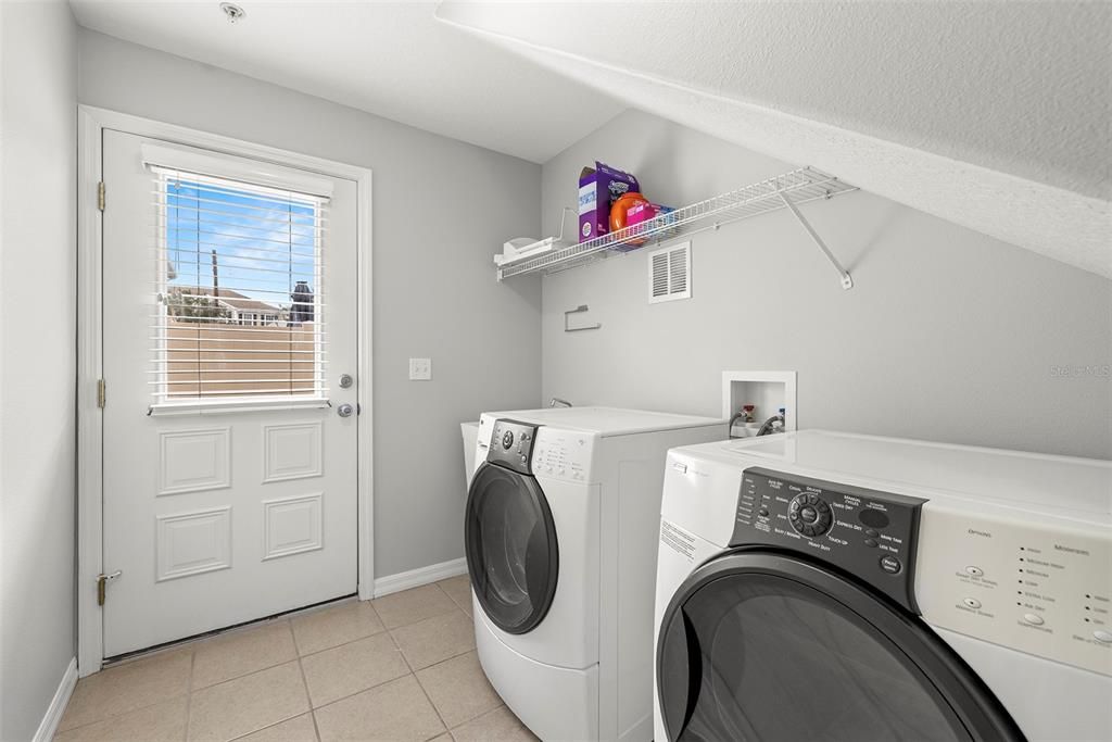 For Rent: $2,550 (2 beds, 2 baths, 1462 Square Feet)