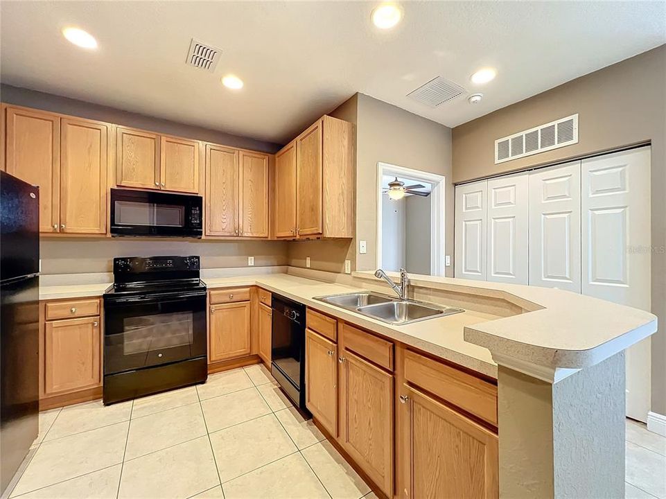 For Rent: $2,250 (3 beds, 2 baths, 1457 Square Feet)