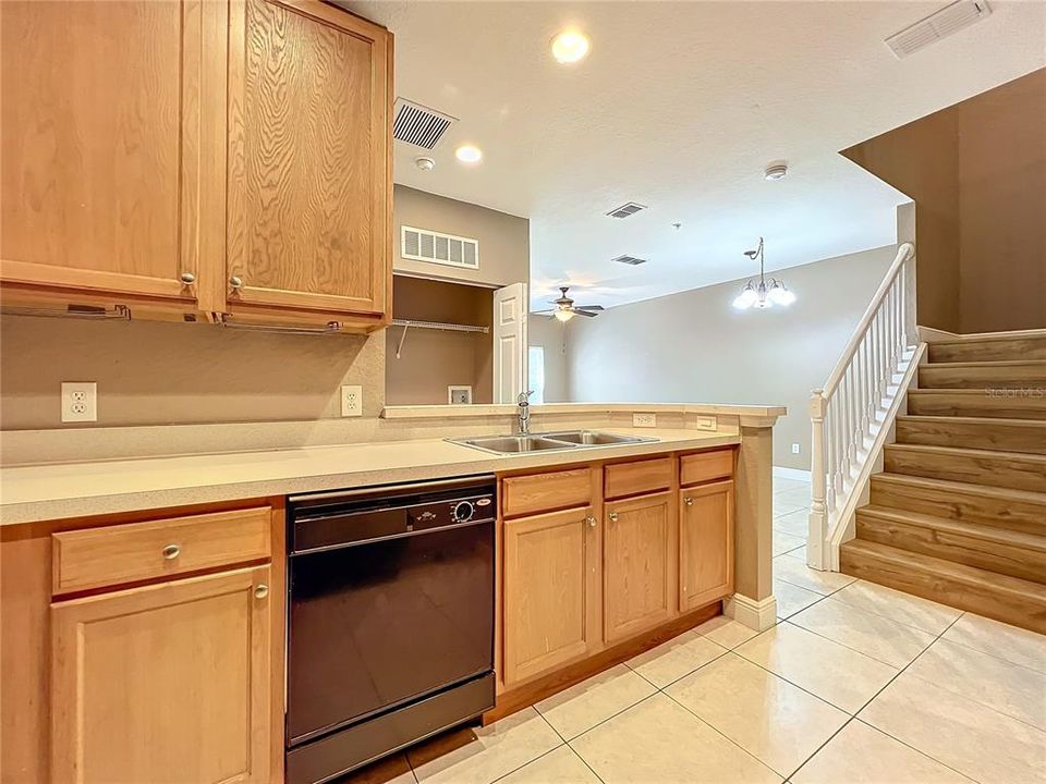 For Rent: $2,250 (3 beds, 2 baths, 1457 Square Feet)