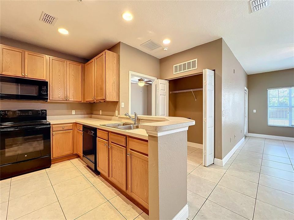 For Rent: $2,250 (3 beds, 2 baths, 1457 Square Feet)