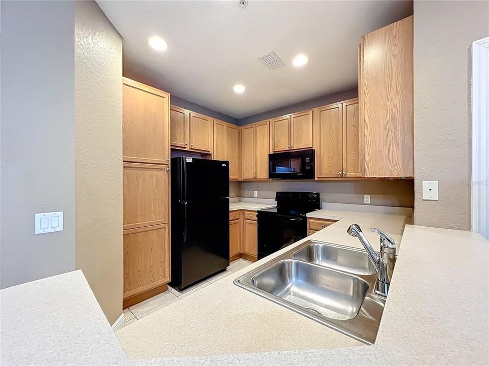 For Rent: $2,250 (3 beds, 2 baths, 1457 Square Feet)