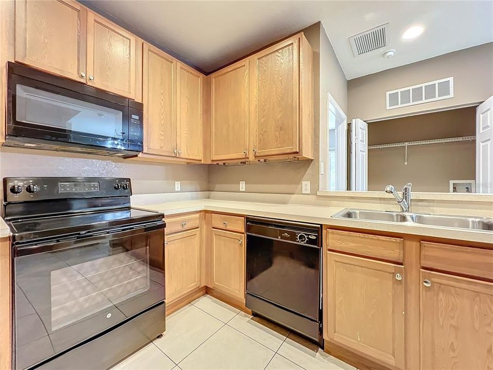 For Rent: $2,250 (3 beds, 2 baths, 1457 Square Feet)