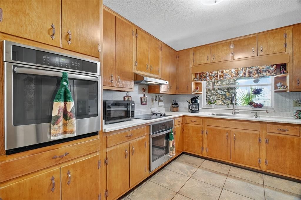 For Sale: $975,000 (4 beds, 3 baths, 3259 Square Feet)
