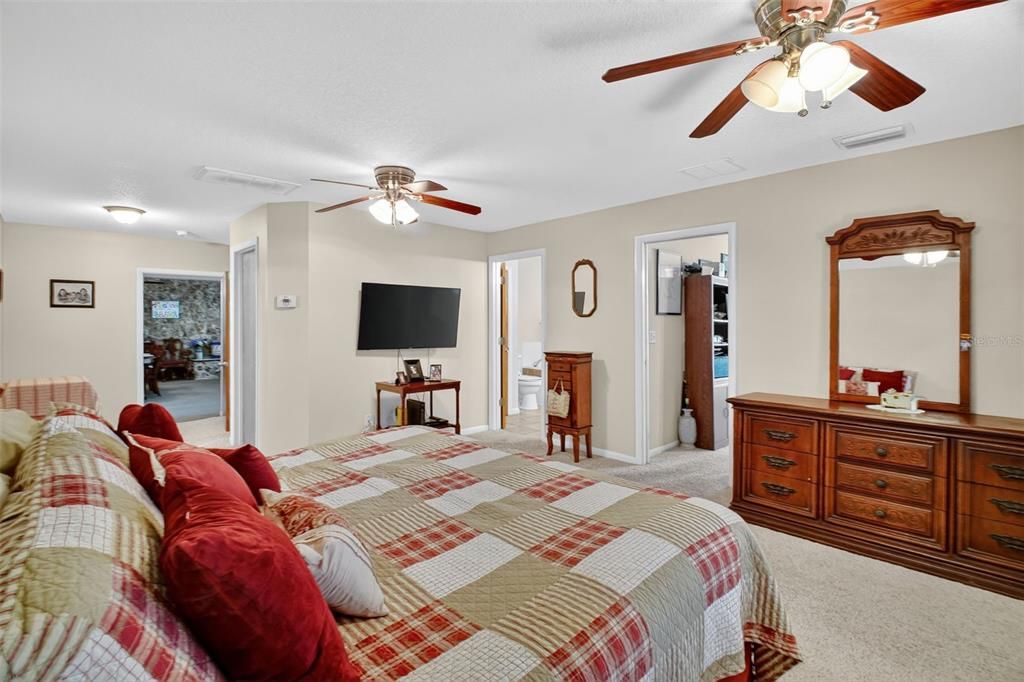 For Sale: $975,000 (4 beds, 3 baths, 3259 Square Feet)