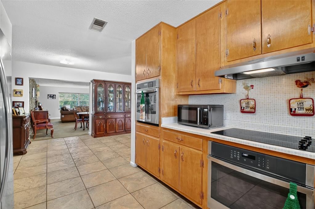 For Sale: $975,000 (4 beds, 3 baths, 3259 Square Feet)