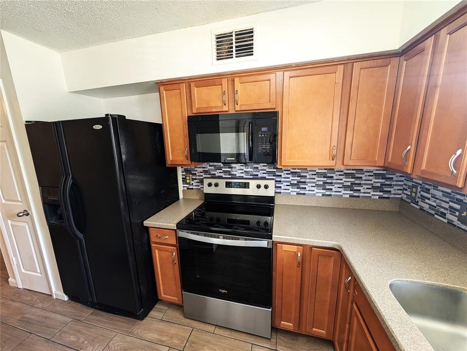 For Rent: $1,850 (2 beds, 2 baths, 1092 Square Feet)