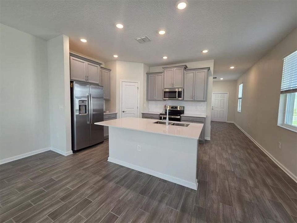 For Rent: $2,900 (4 beds, 3 baths, 2492 Square Feet)