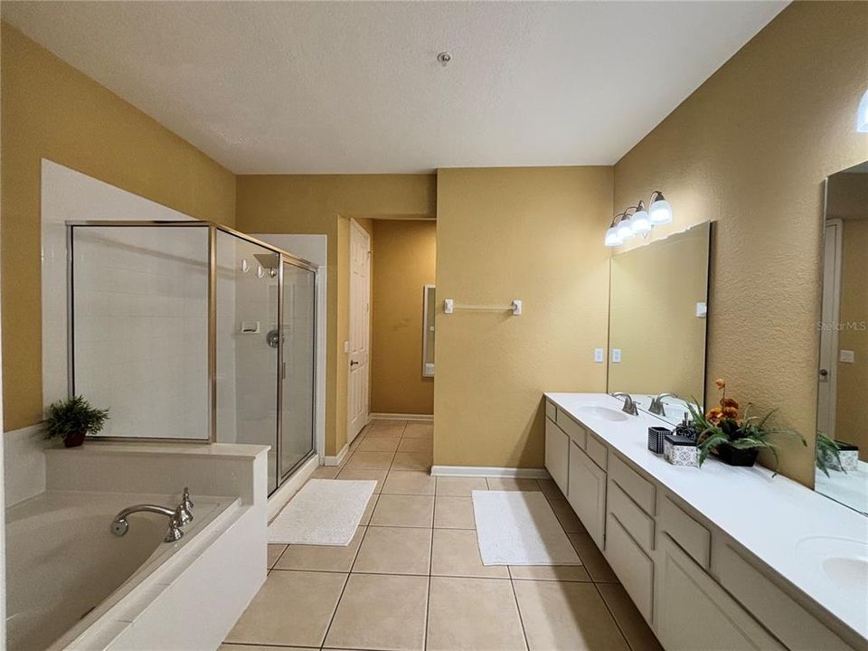 For Sale: $508,000 (2 beds, 2 baths, 1823 Square Feet)
