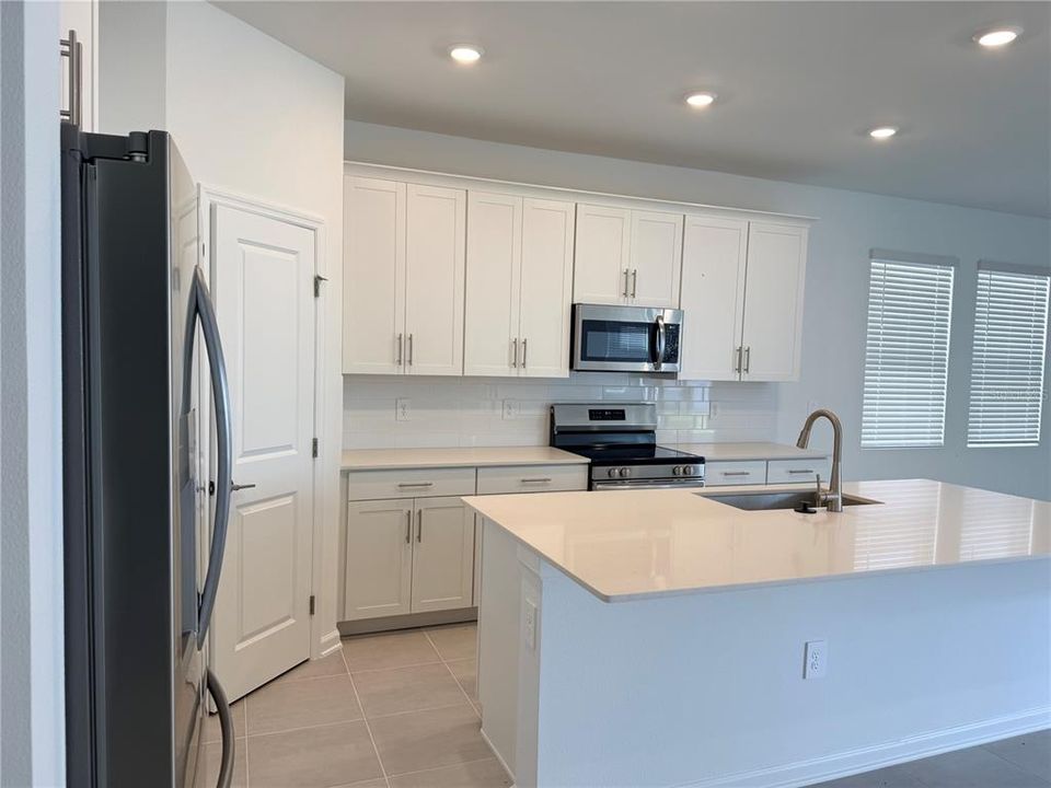 For Rent: $2,895 (4 beds, 3 baths, 2683 Square Feet)