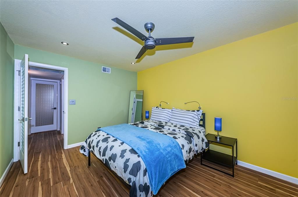 For Sale: $150,000 (2 beds, 2 baths, 1016 Square Feet)