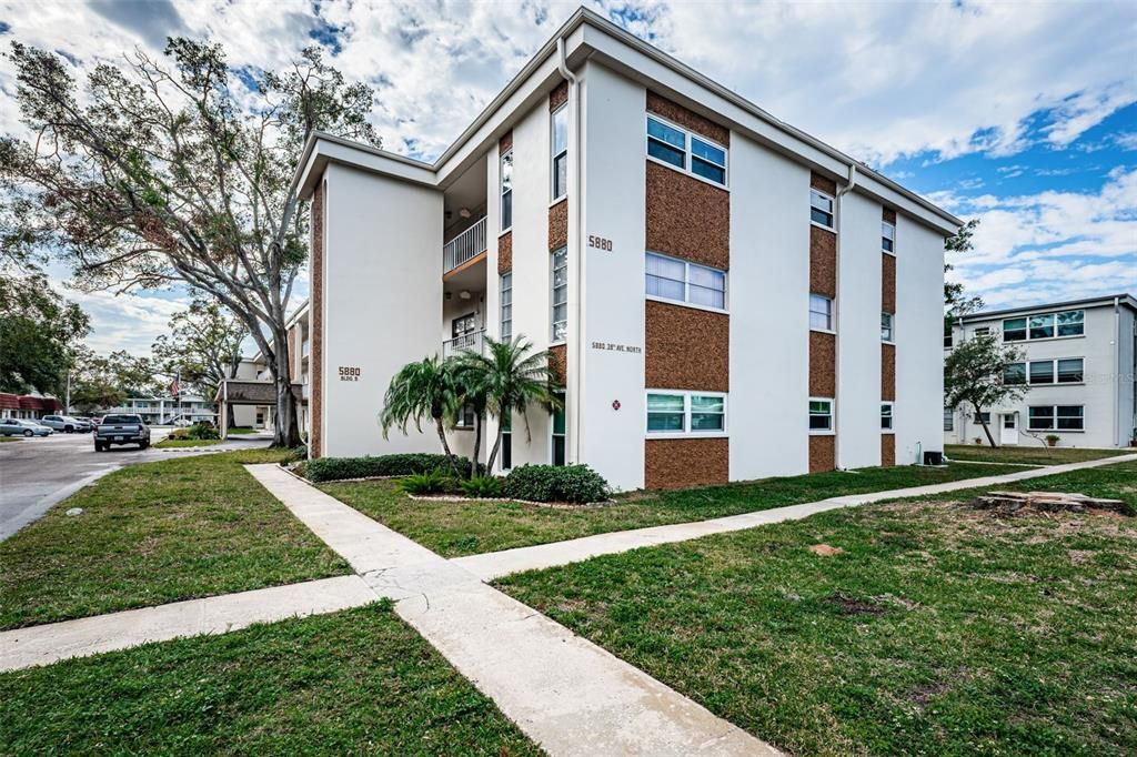 For Sale: $150,000 (2 beds, 2 baths, 1016 Square Feet)