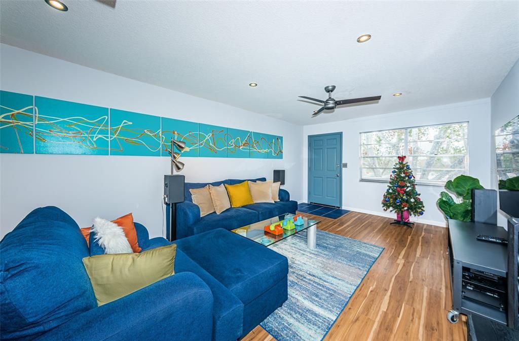 For Sale: $150,000 (2 beds, 2 baths, 1016 Square Feet)