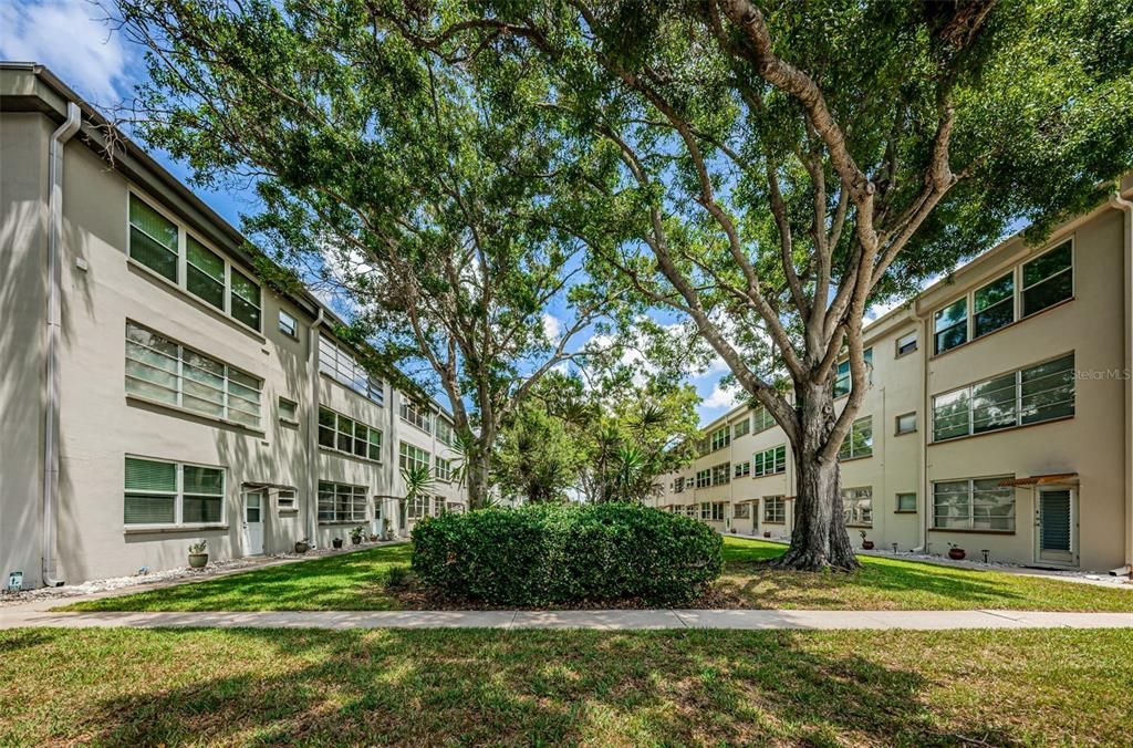 For Sale: $150,000 (2 beds, 2 baths, 1016 Square Feet)