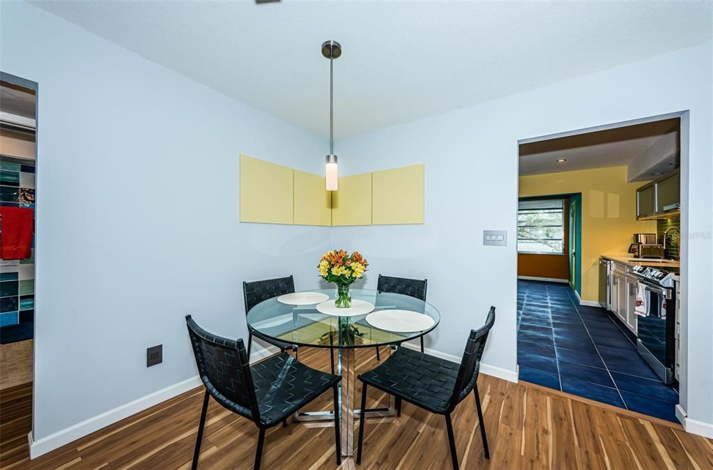 For Sale: $150,000 (2 beds, 2 baths, 1016 Square Feet)
