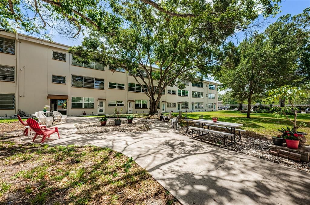 For Sale: $150,000 (2 beds, 2 baths, 1016 Square Feet)