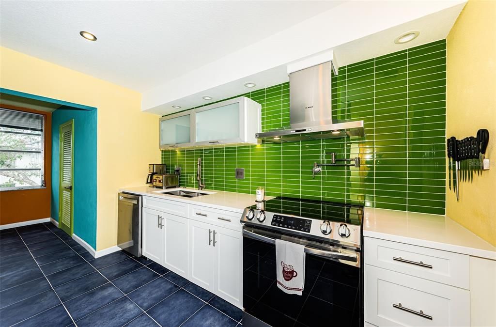 For Sale: $150,000 (2 beds, 2 baths, 1016 Square Feet)