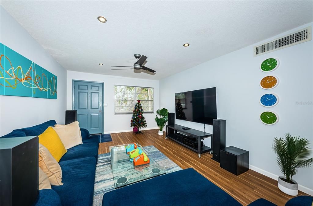 For Sale: $150,000 (2 beds, 2 baths, 1016 Square Feet)