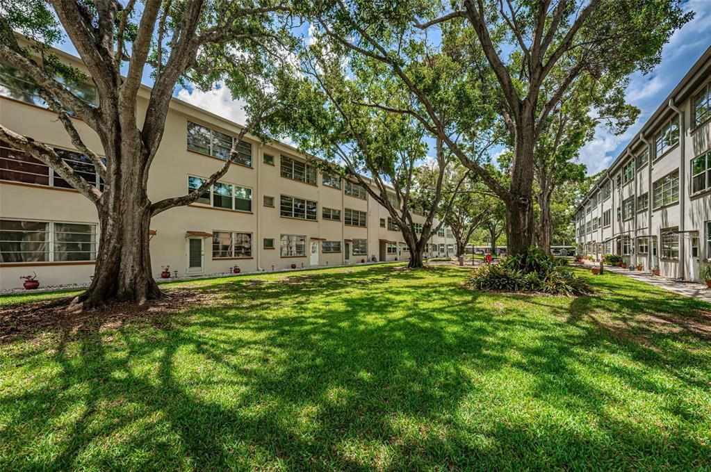 For Sale: $150,000 (2 beds, 2 baths, 1016 Square Feet)