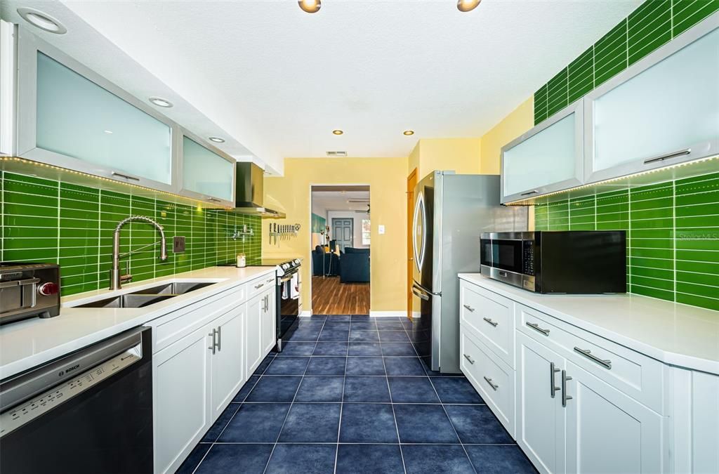 For Sale: $150,000 (2 beds, 2 baths, 1016 Square Feet)