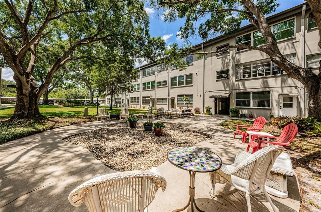 For Sale: $150,000 (2 beds, 2 baths, 1016 Square Feet)