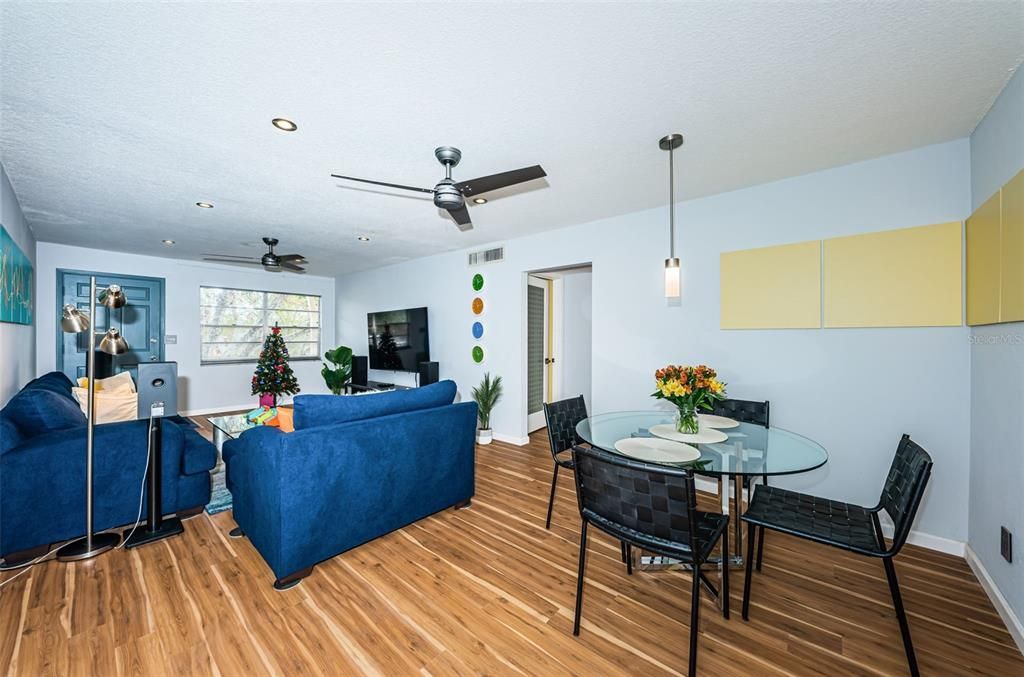 For Sale: $150,000 (2 beds, 2 baths, 1016 Square Feet)