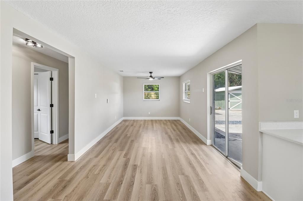 For Sale: $349,900 (3 beds, 2 baths, 1593 Square Feet)