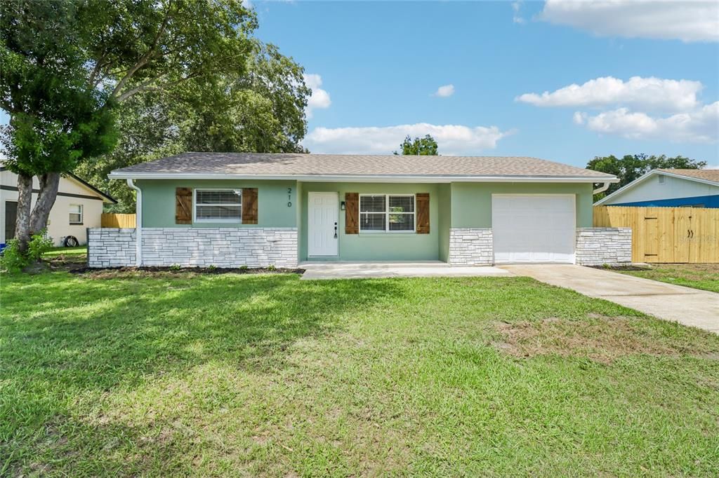 For Sale: $349,900 (3 beds, 2 baths, 1593 Square Feet)