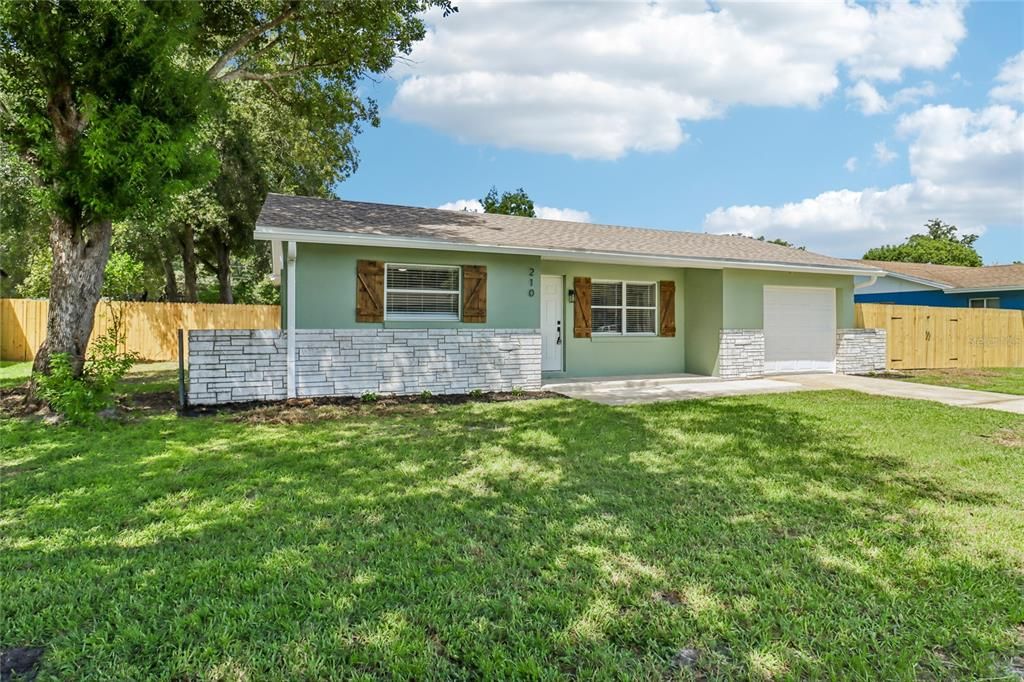 For Sale: $349,900 (3 beds, 2 baths, 1593 Square Feet)