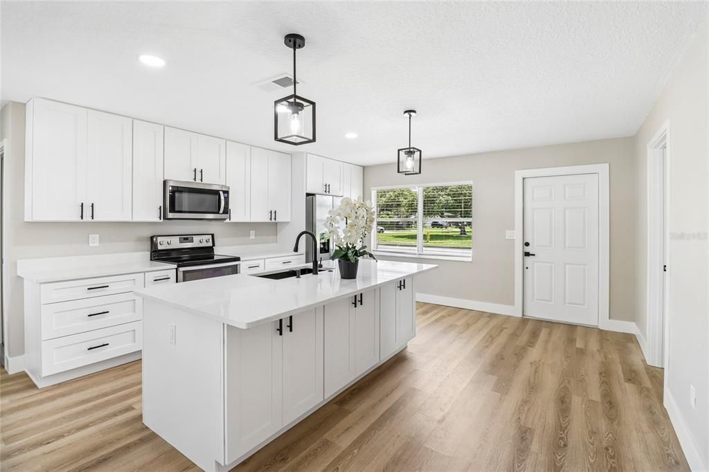 For Sale: $349,900 (3 beds, 2 baths, 1593 Square Feet)