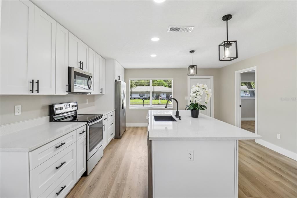 For Sale: $349,900 (3 beds, 2 baths, 1593 Square Feet)