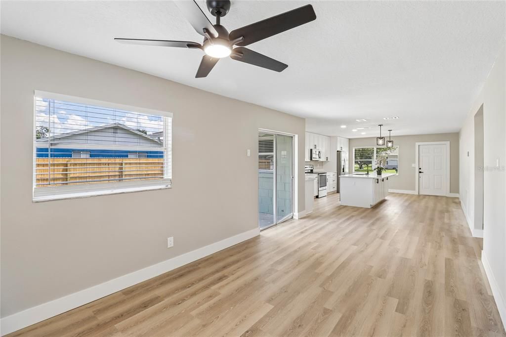 For Sale: $349,900 (3 beds, 2 baths, 1593 Square Feet)