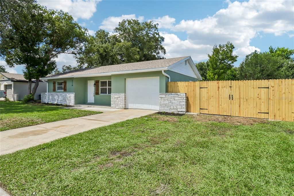 For Sale: $349,900 (3 beds, 2 baths, 1593 Square Feet)