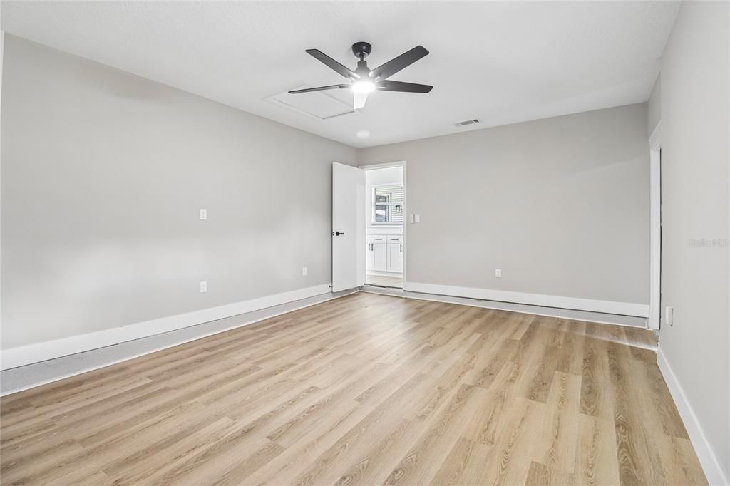 For Sale: $349,900 (3 beds, 2 baths, 1593 Square Feet)