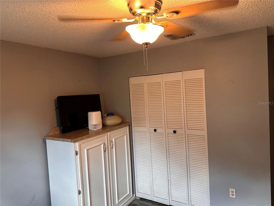 For Sale: $294,900 (4 beds, 2 baths, 1869 Square Feet)